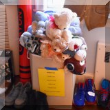 Y05. Stuffed animals. 